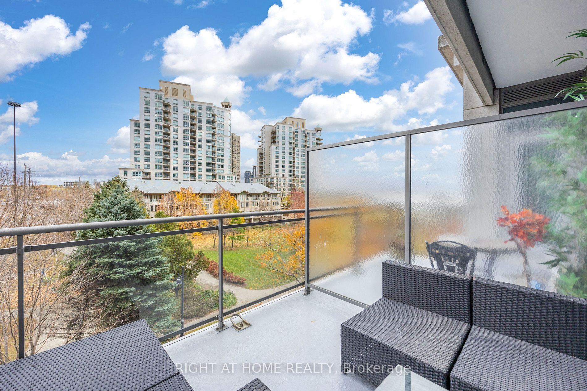 2119 Lake Shore Blvd W, #405