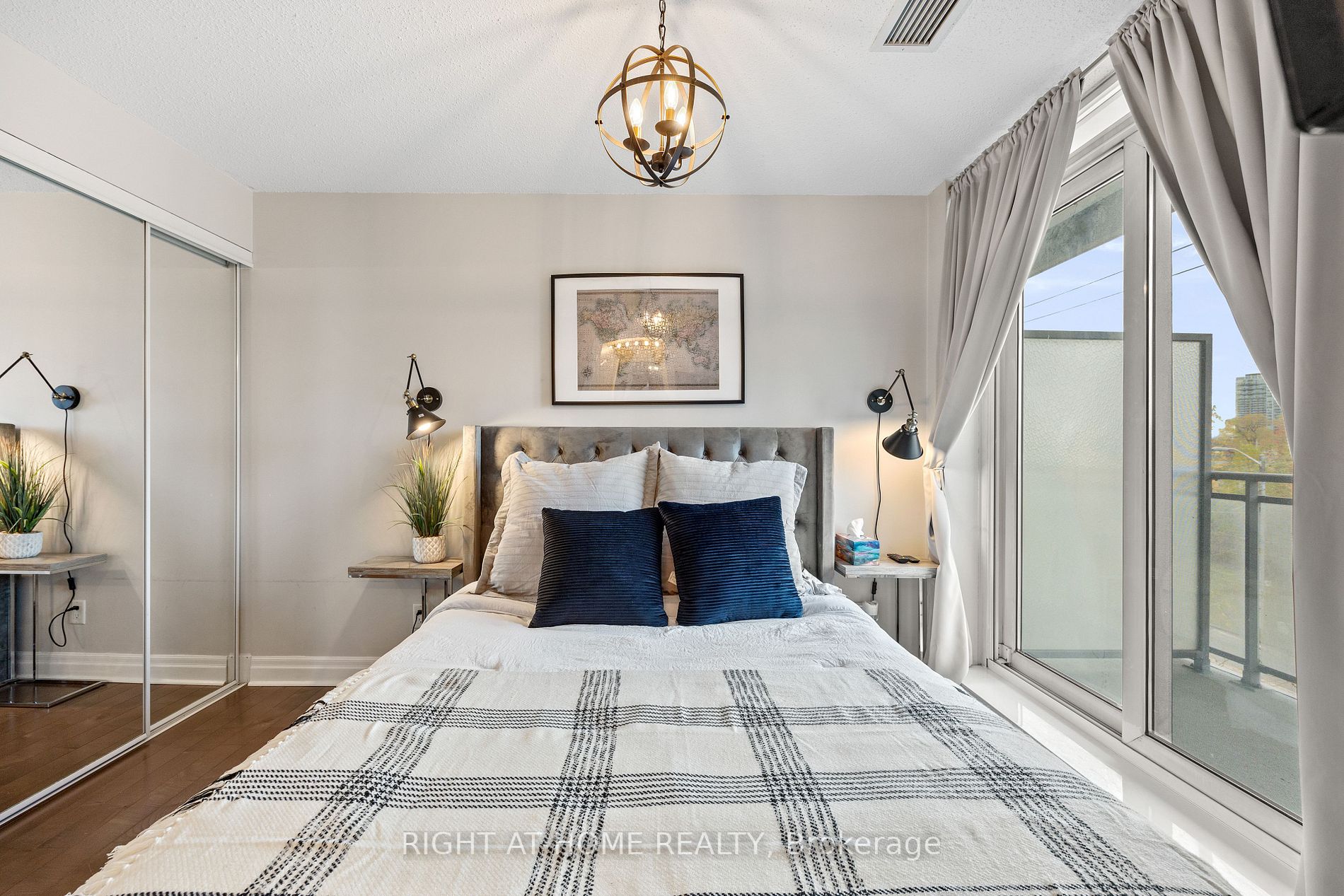 2119 Lake Shore Blvd W, #405