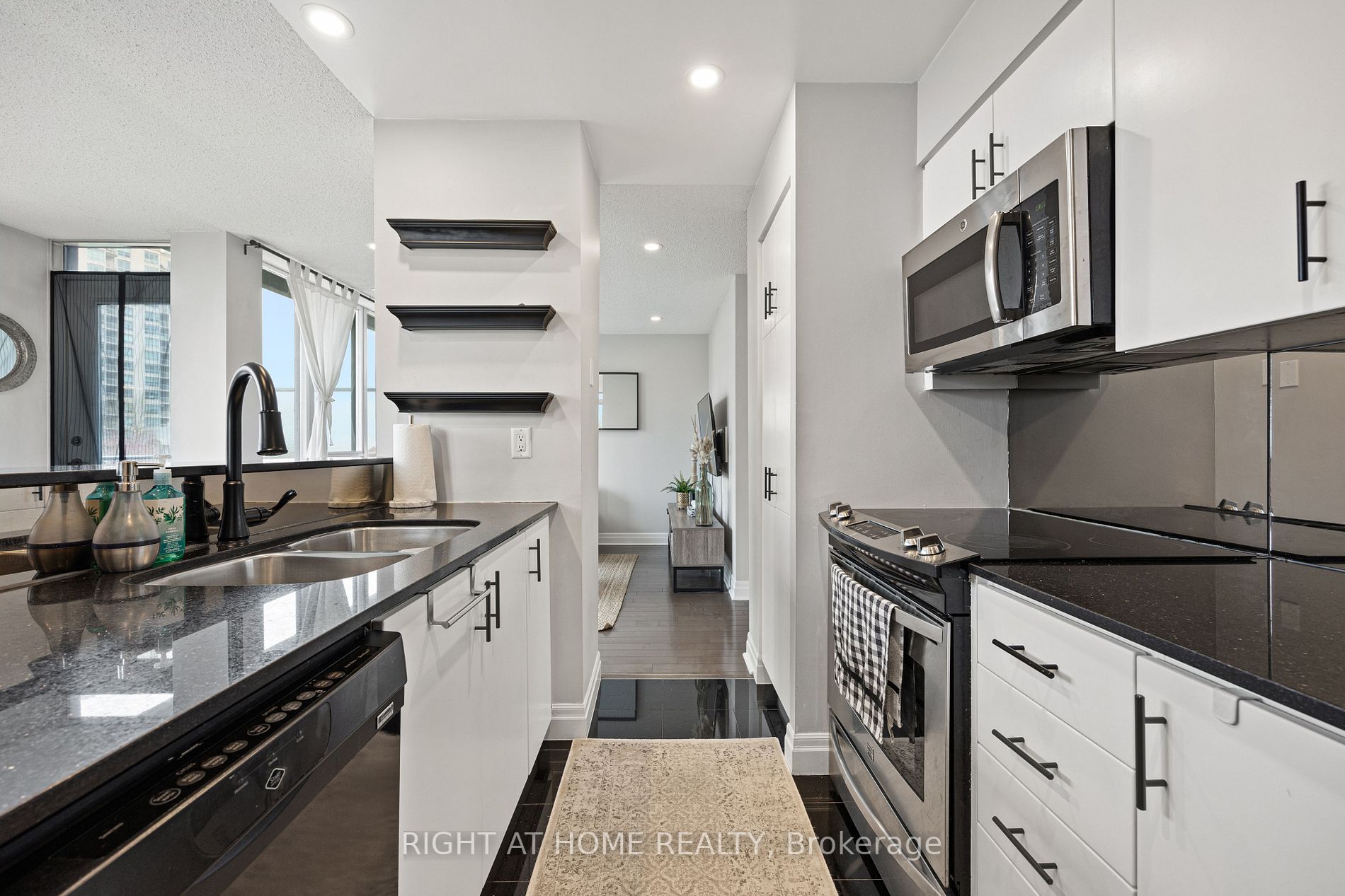 2119 Lake Shore Blvd W, #405