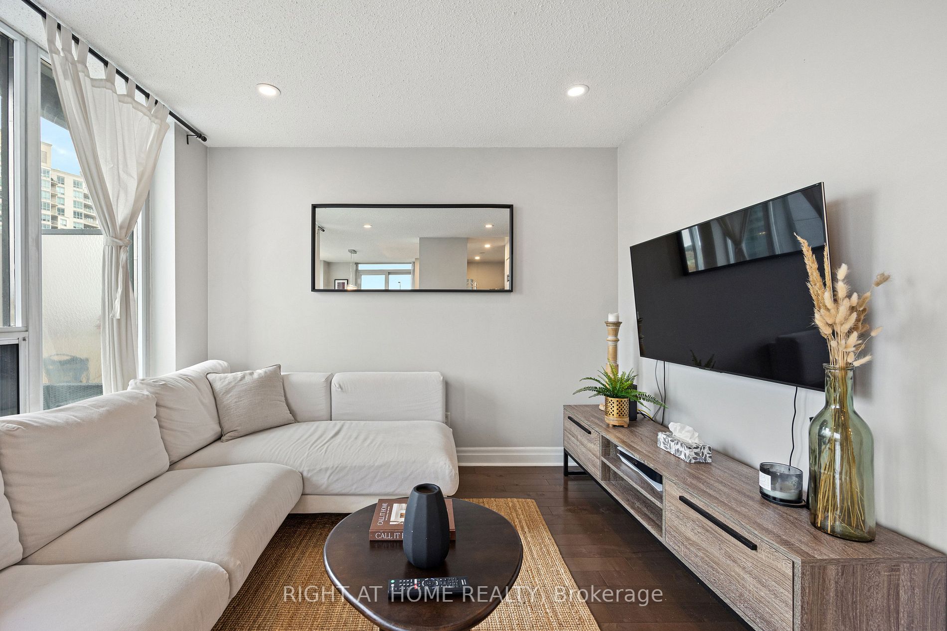 2119 Lake Shore Blvd W, #405
