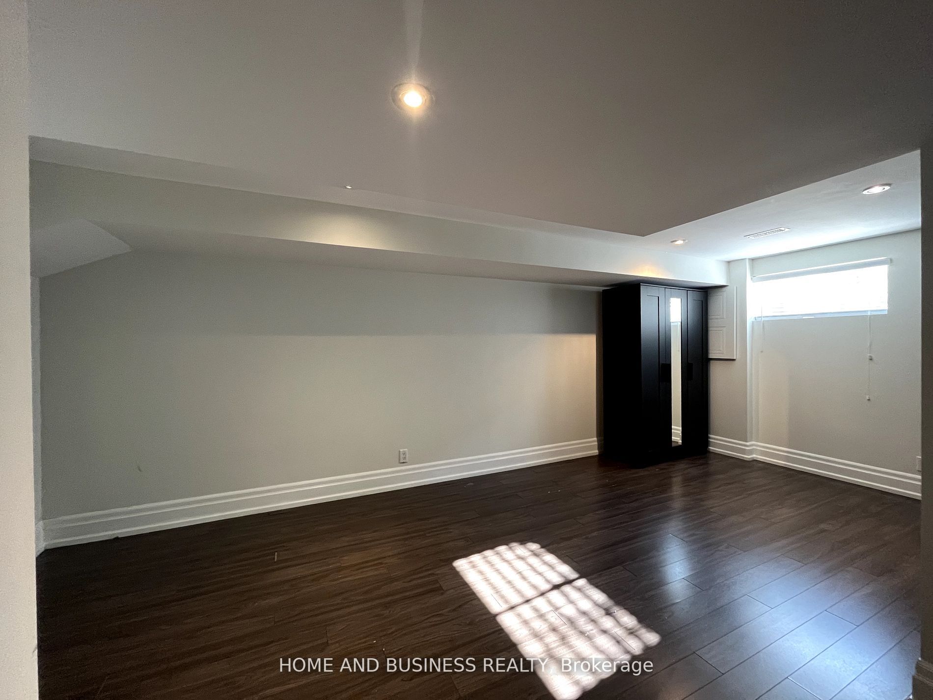 376 Ashbury Rd