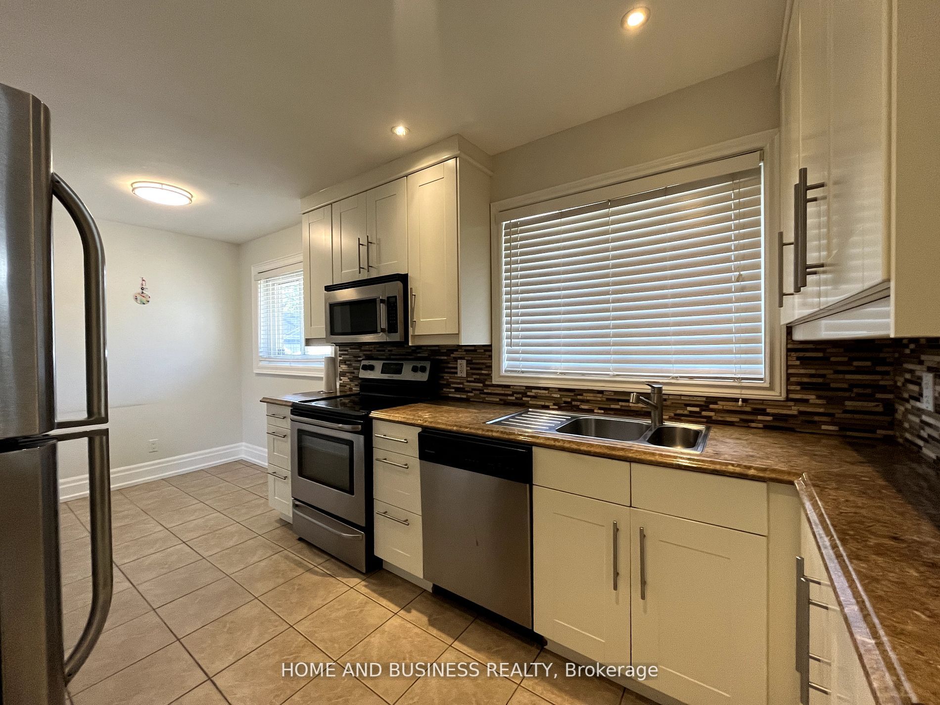 376 Ashbury Rd