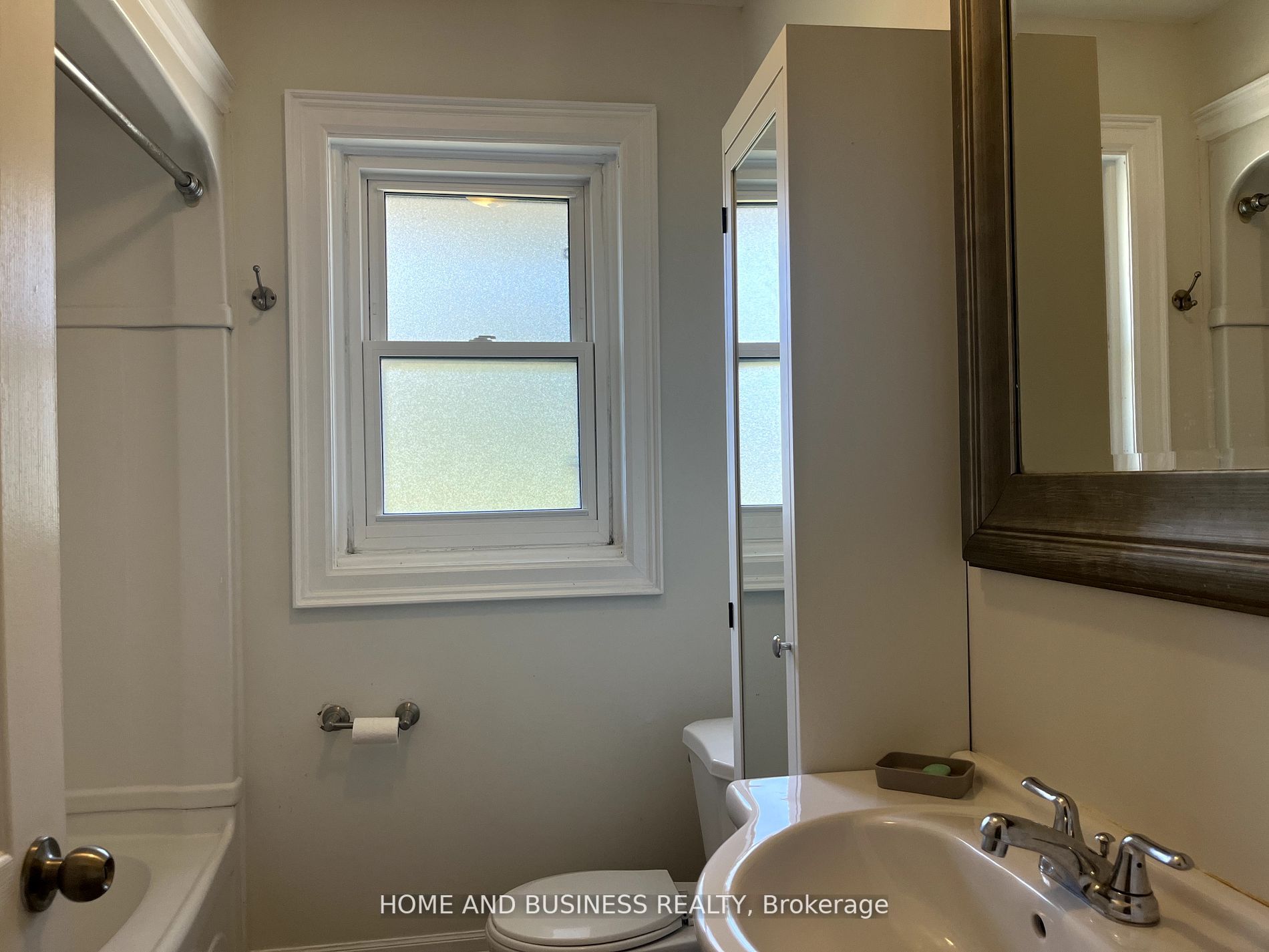 376 Ashbury Rd