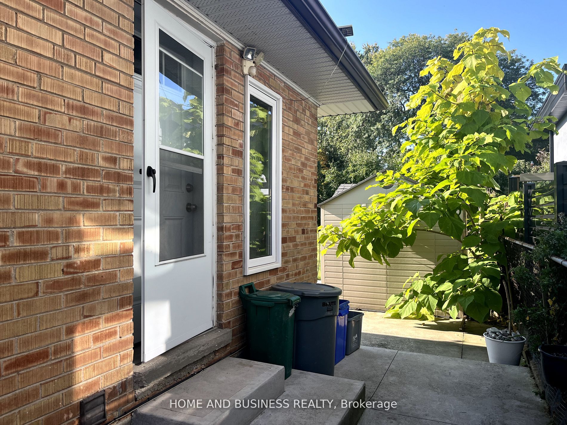 376 Ashbury Rd