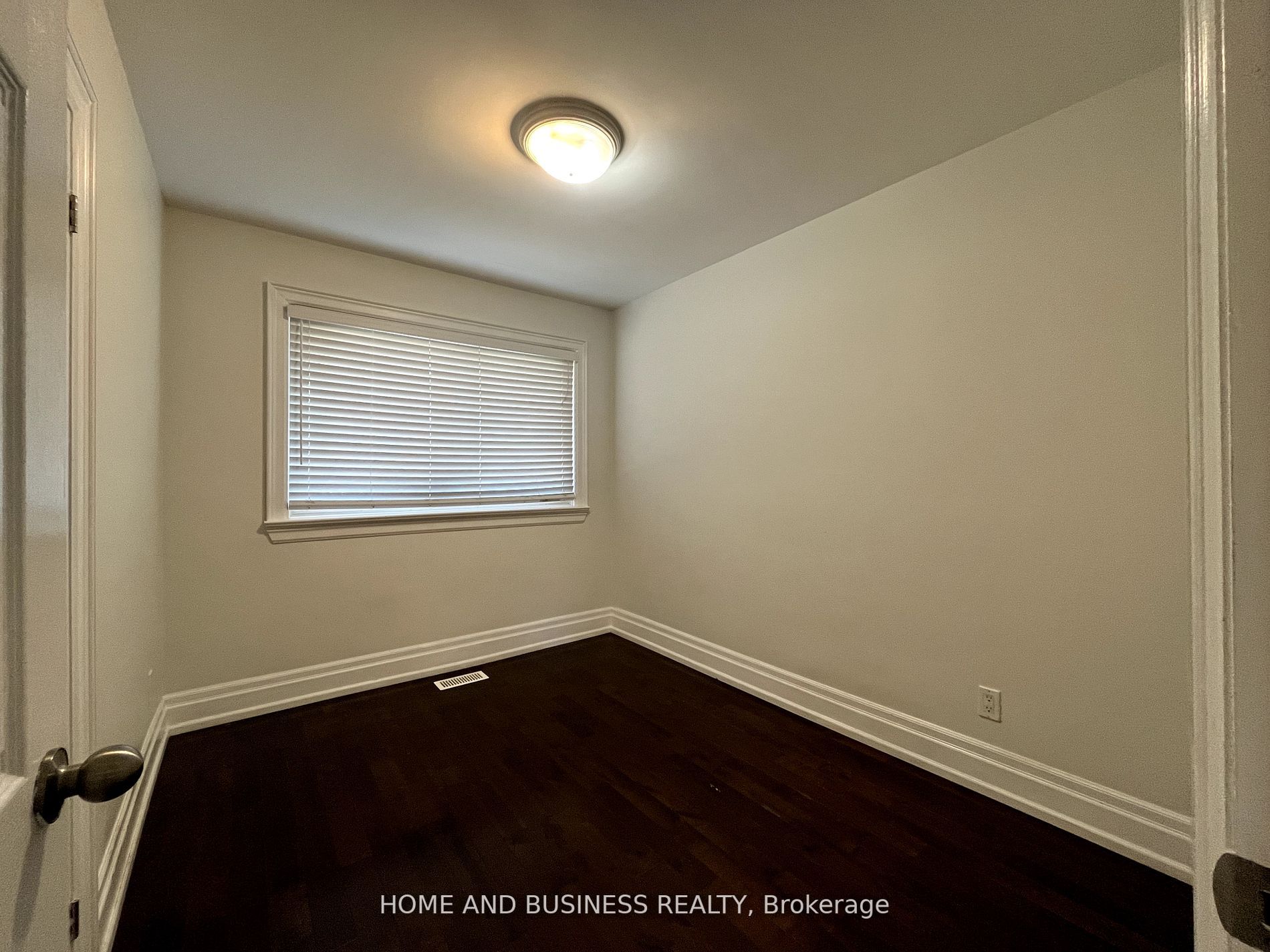 376 Ashbury Rd
