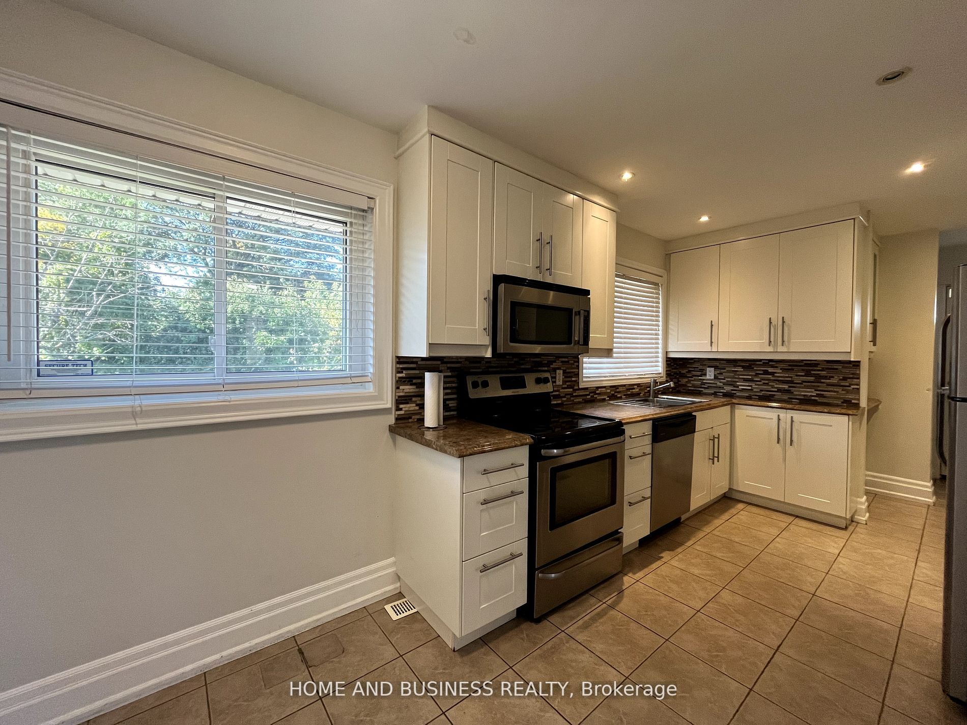 376 Ashbury Rd