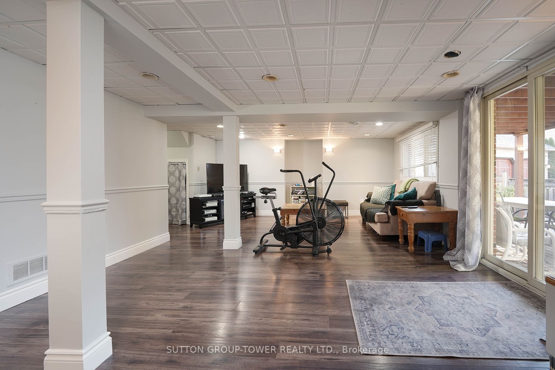 3920 Selkirk Pl