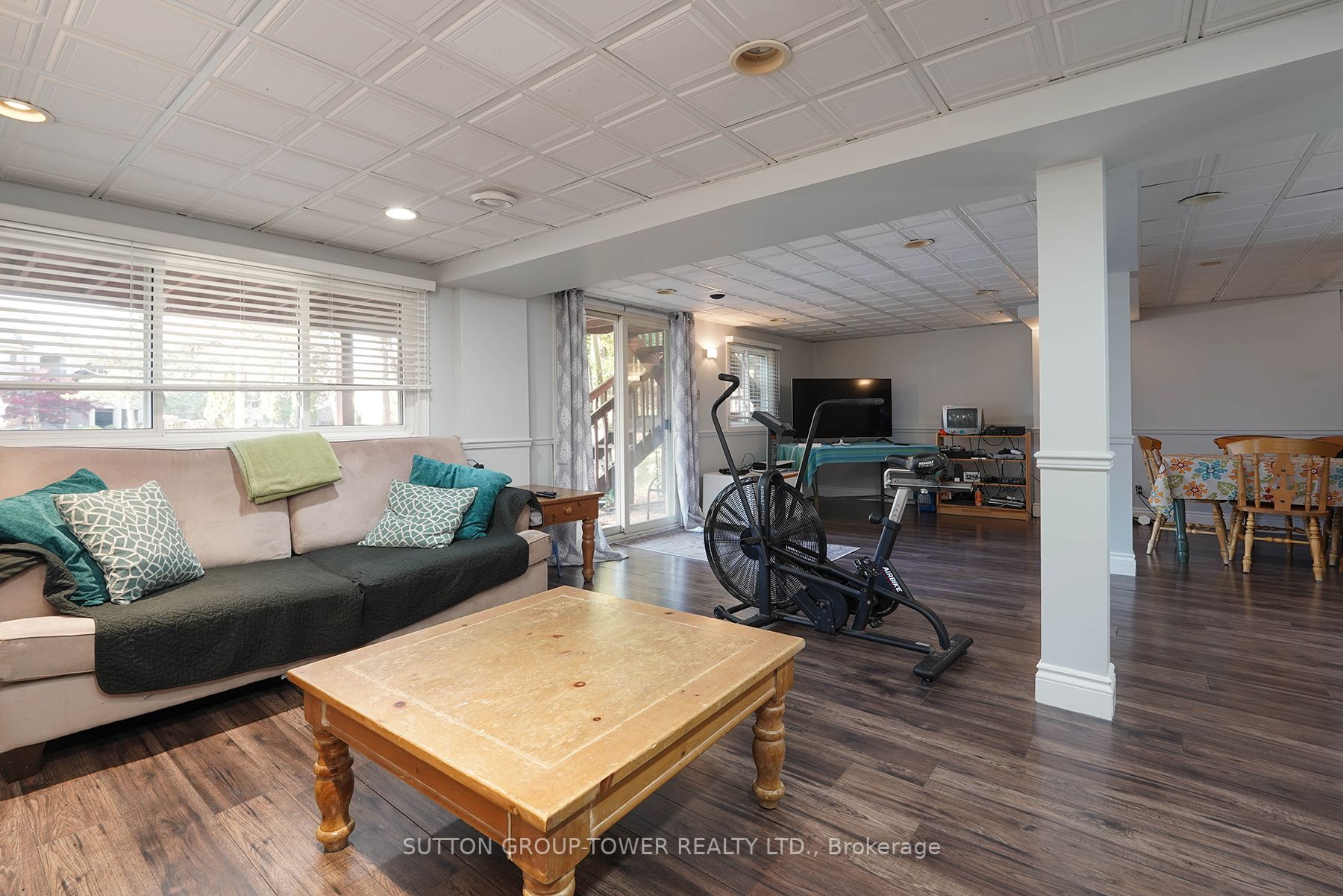 3920 Selkirk Pl