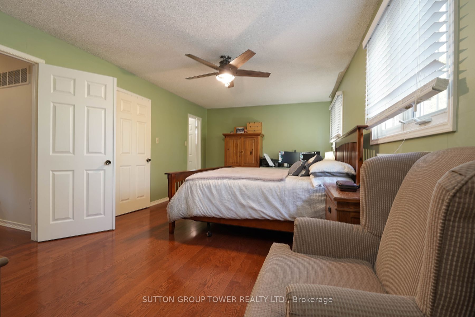 3920 Selkirk Pl