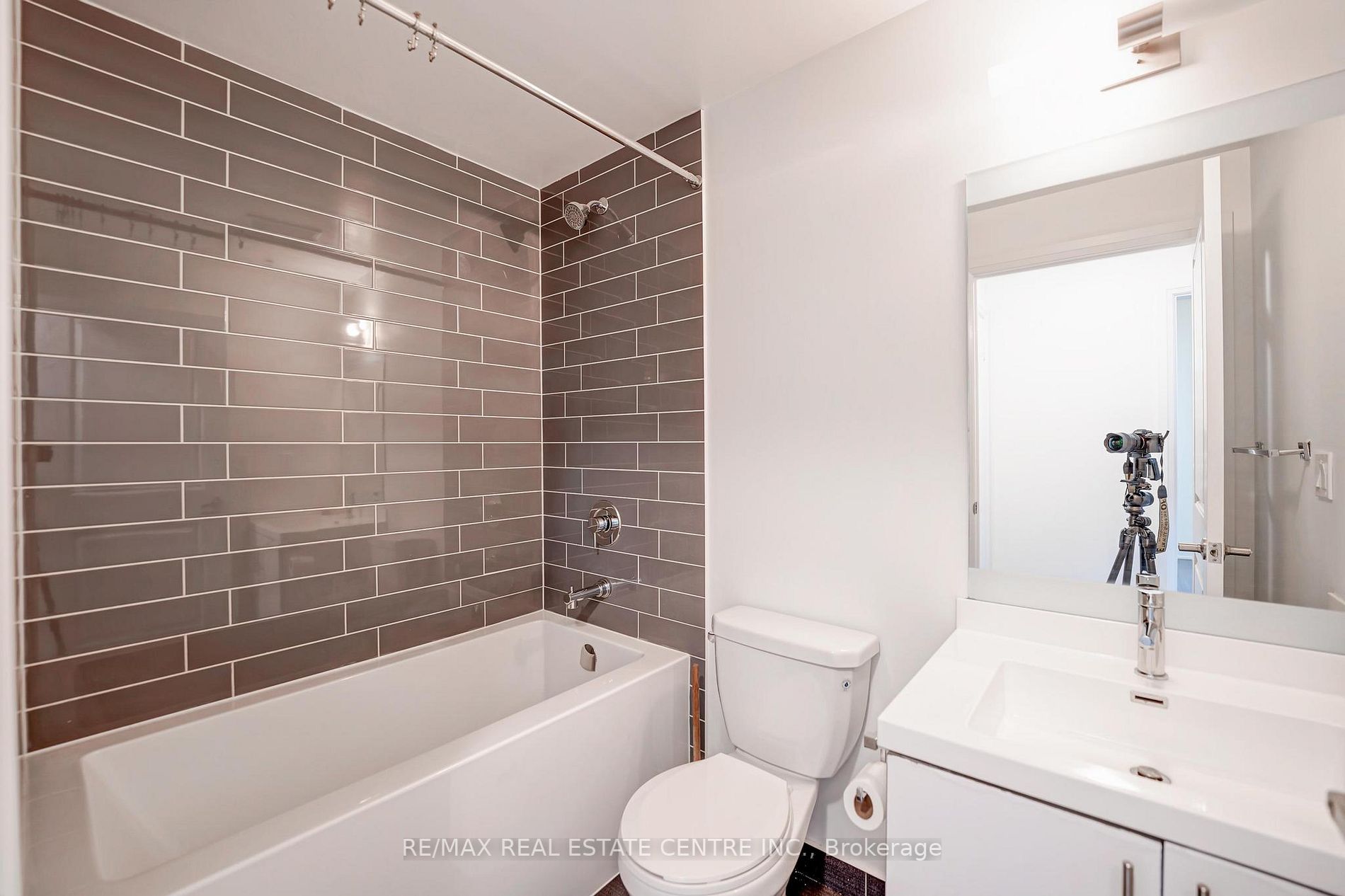 55 Speers Rd, #611