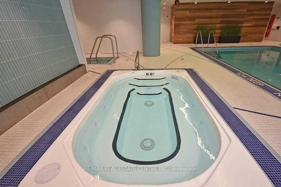 55 Speers Rd, #611