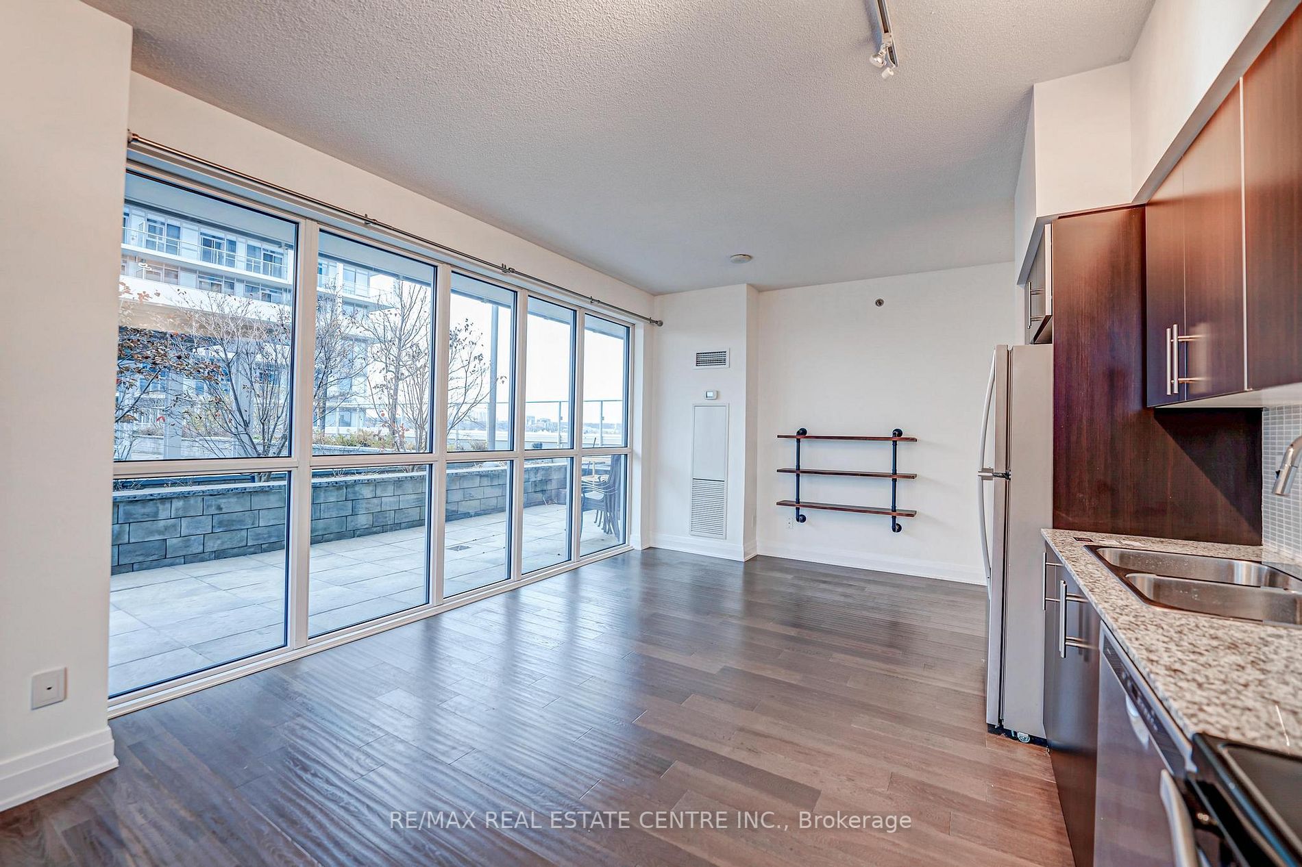 55 Speers Rd, #611