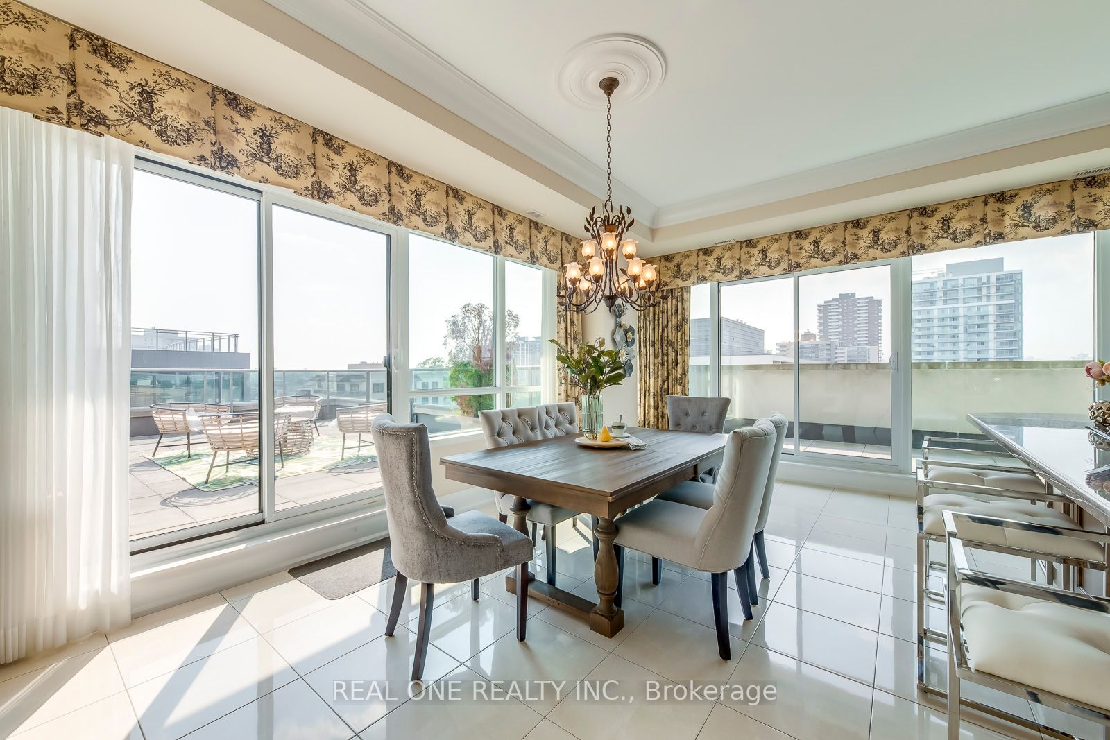 65 Port St E, #604