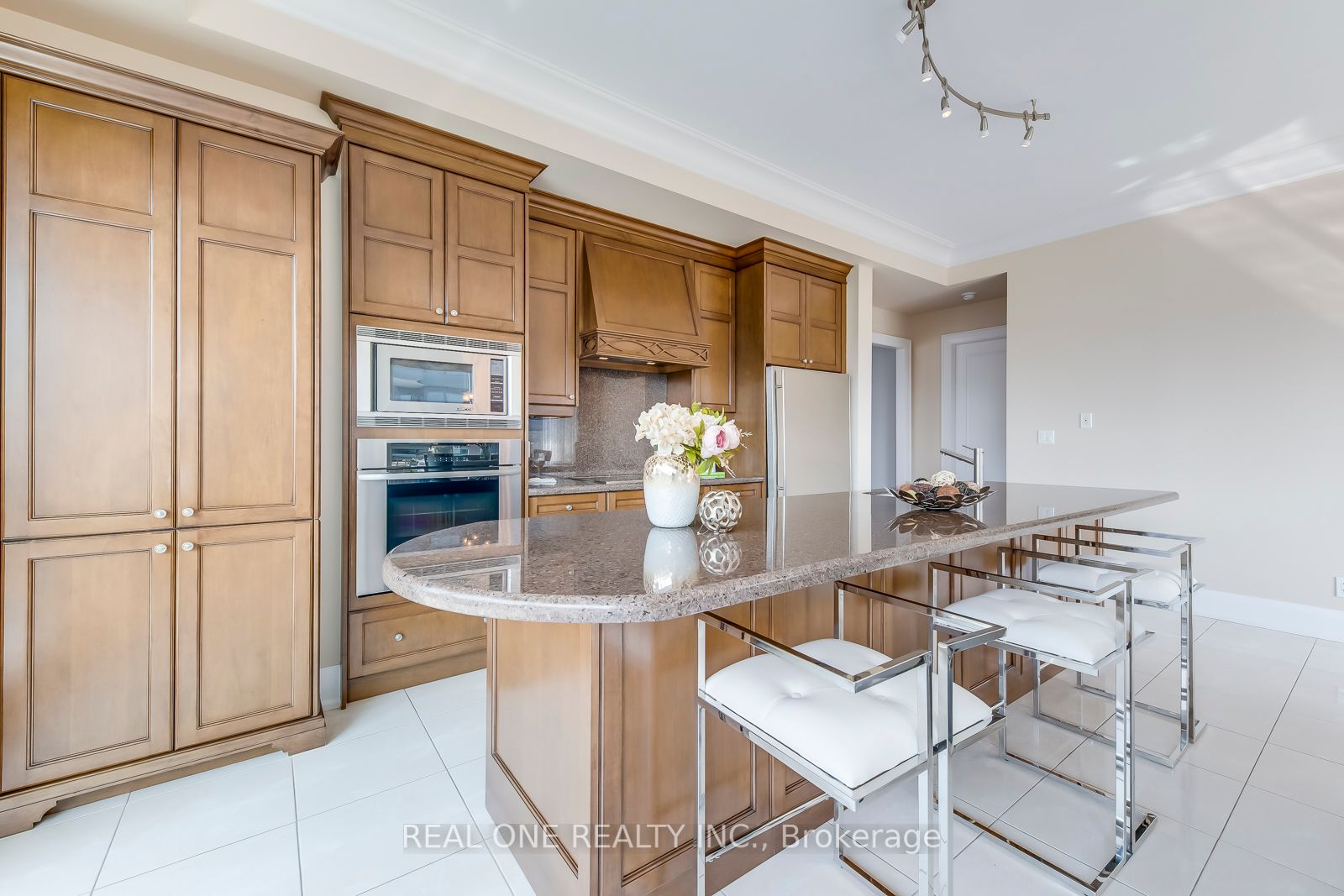 65 Port St E, #604