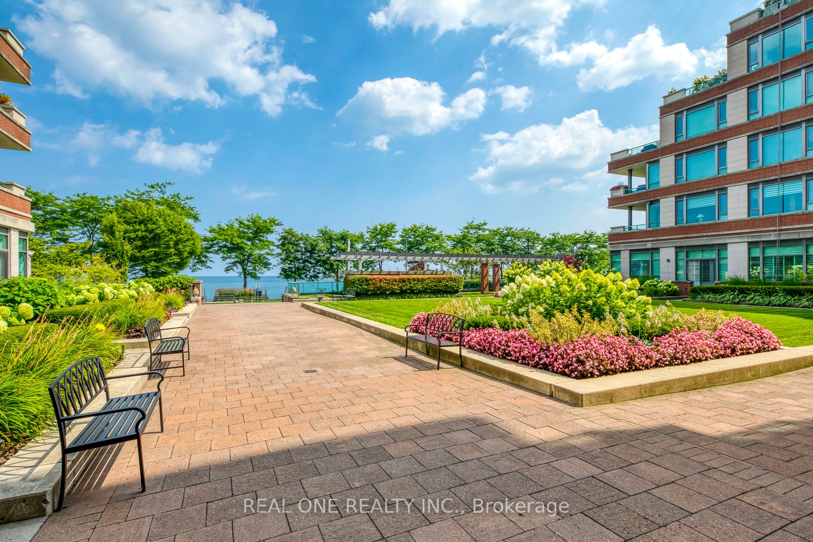 65 Port St E, #604