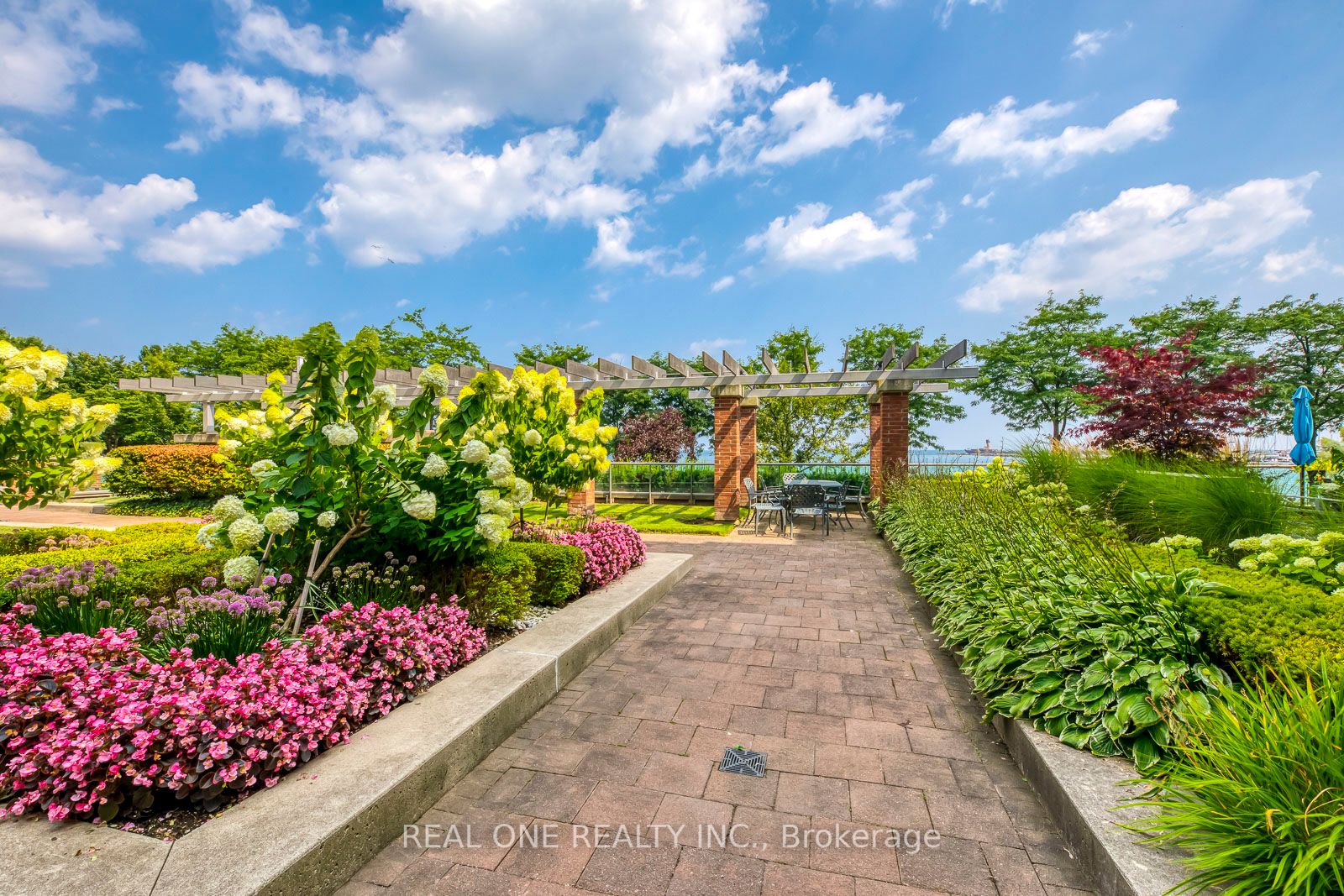 65 Port St E, #604