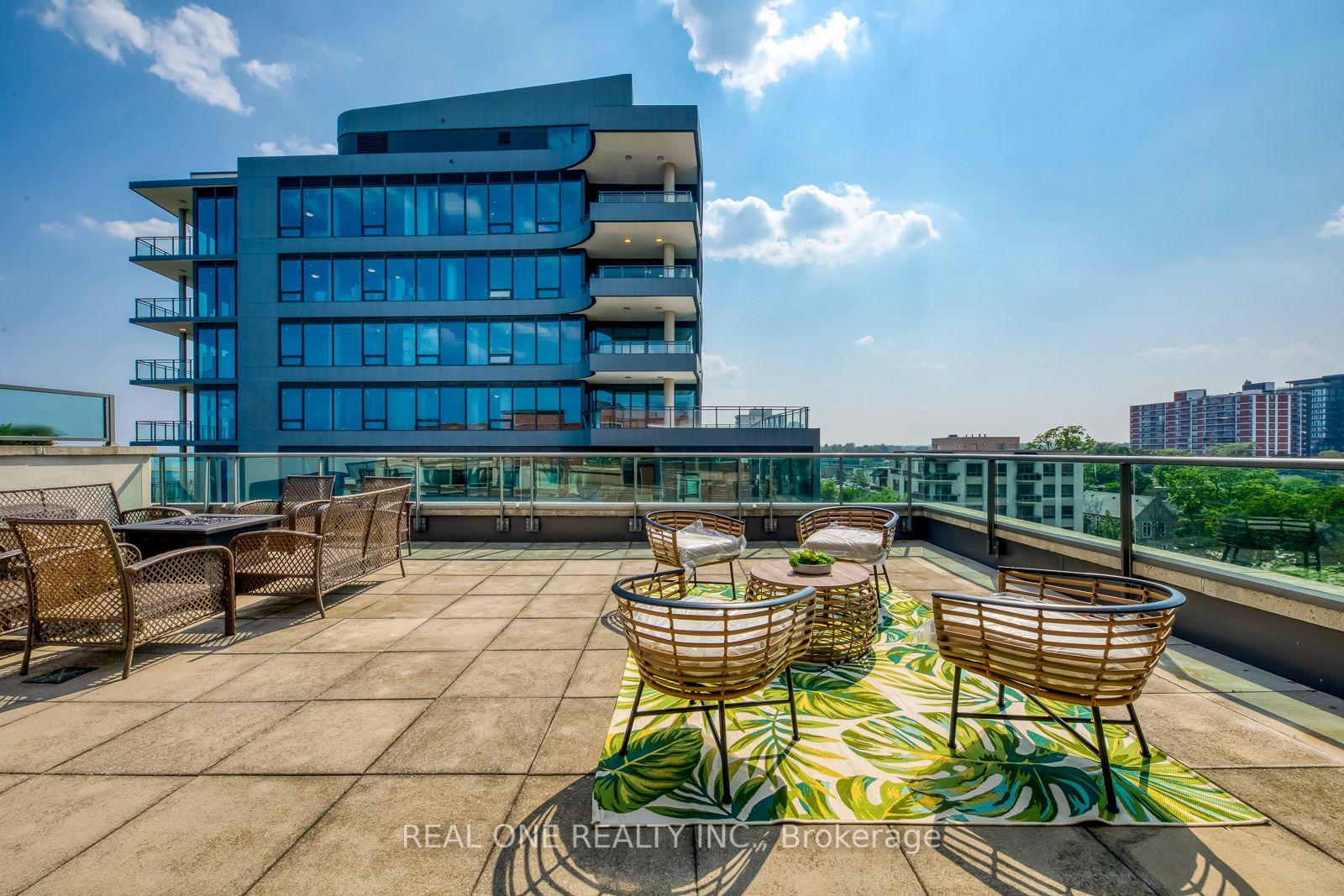 65 Port St E, #604