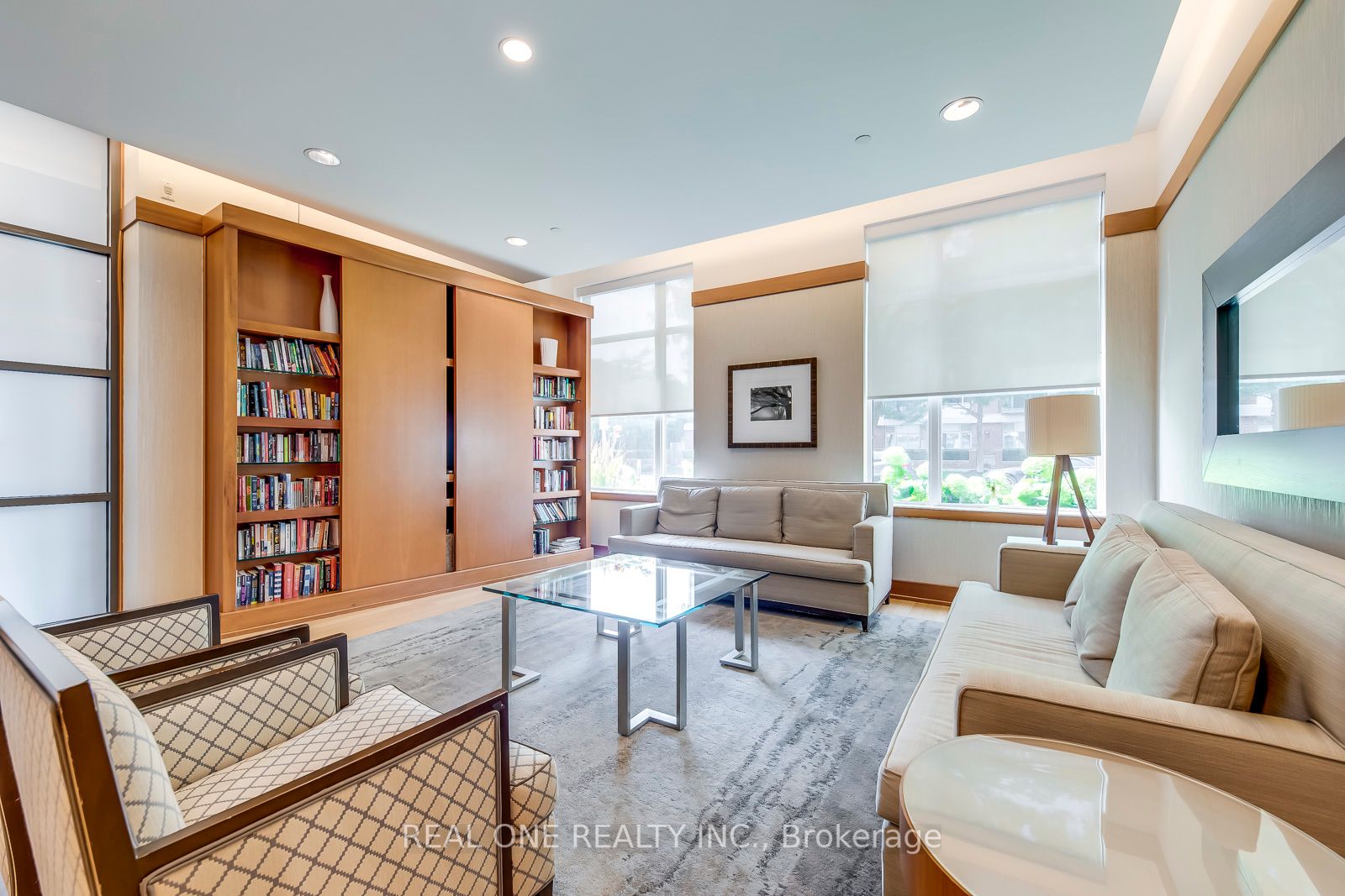 65 Port St E, #604