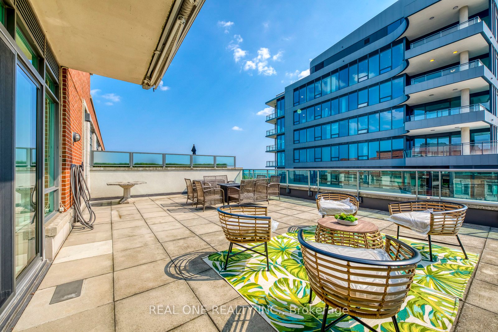 65 Port St E, #604