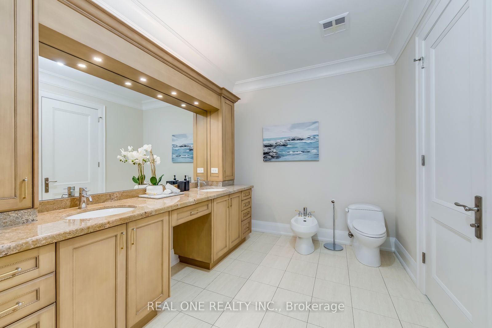 65 Port St E, #604