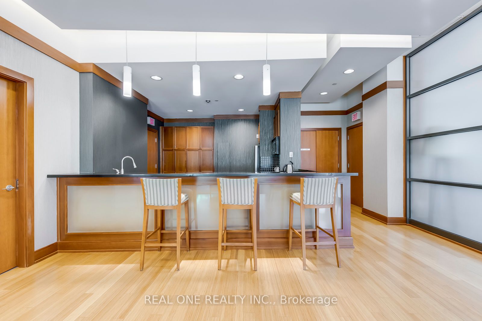 65 Port St E, #604