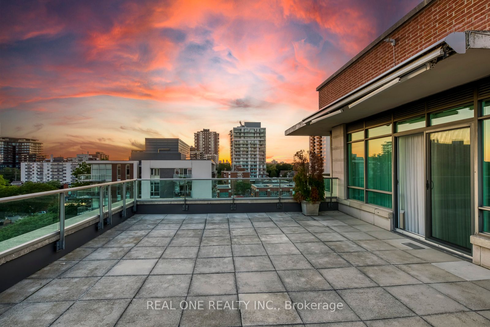65 Port St E, #604