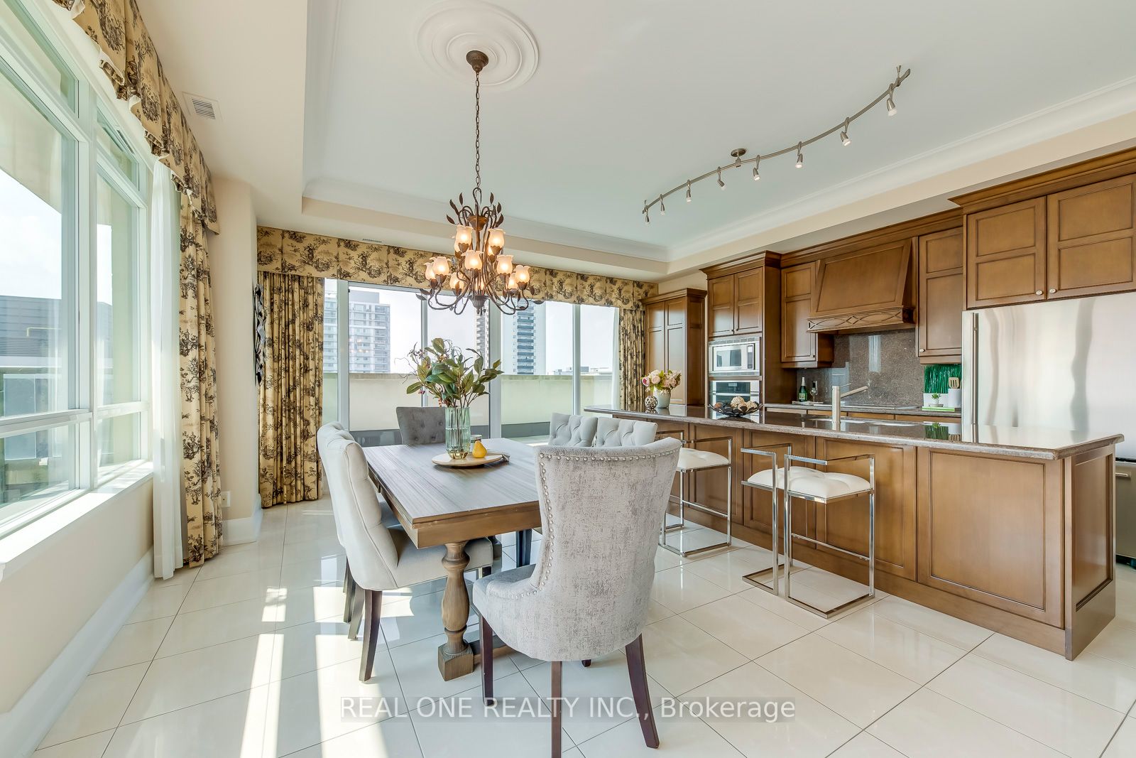 65 Port St E, #604