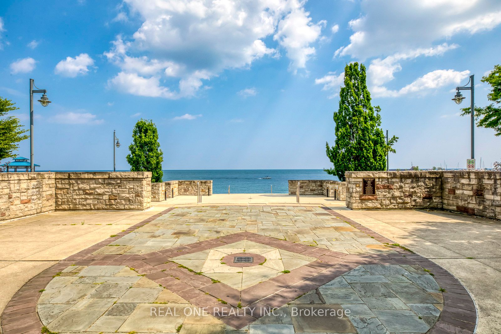 65 Port St E, #604