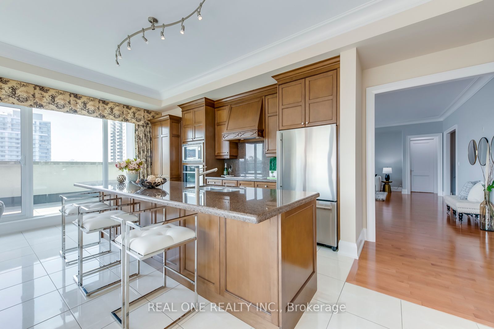 65 Port St E, #604