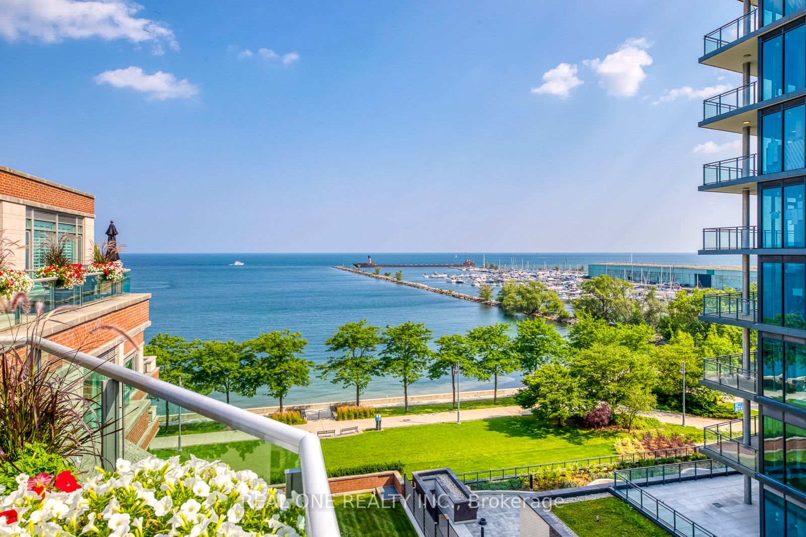 65 Port St E, #604
