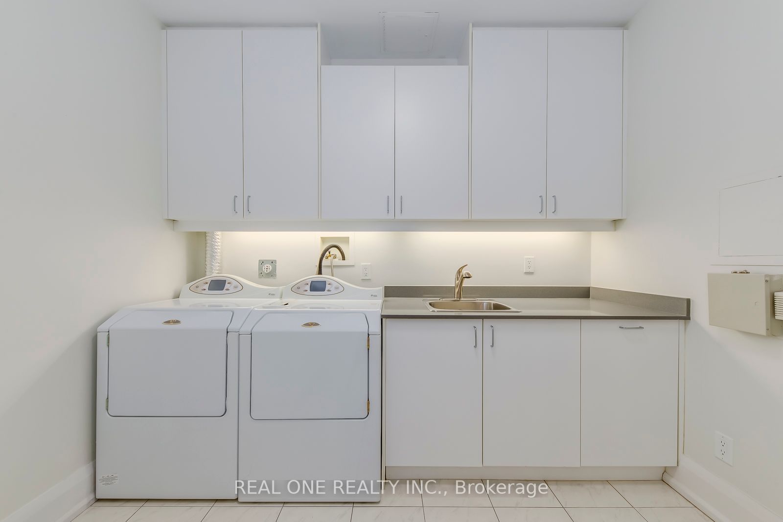 65 Port St E, #604