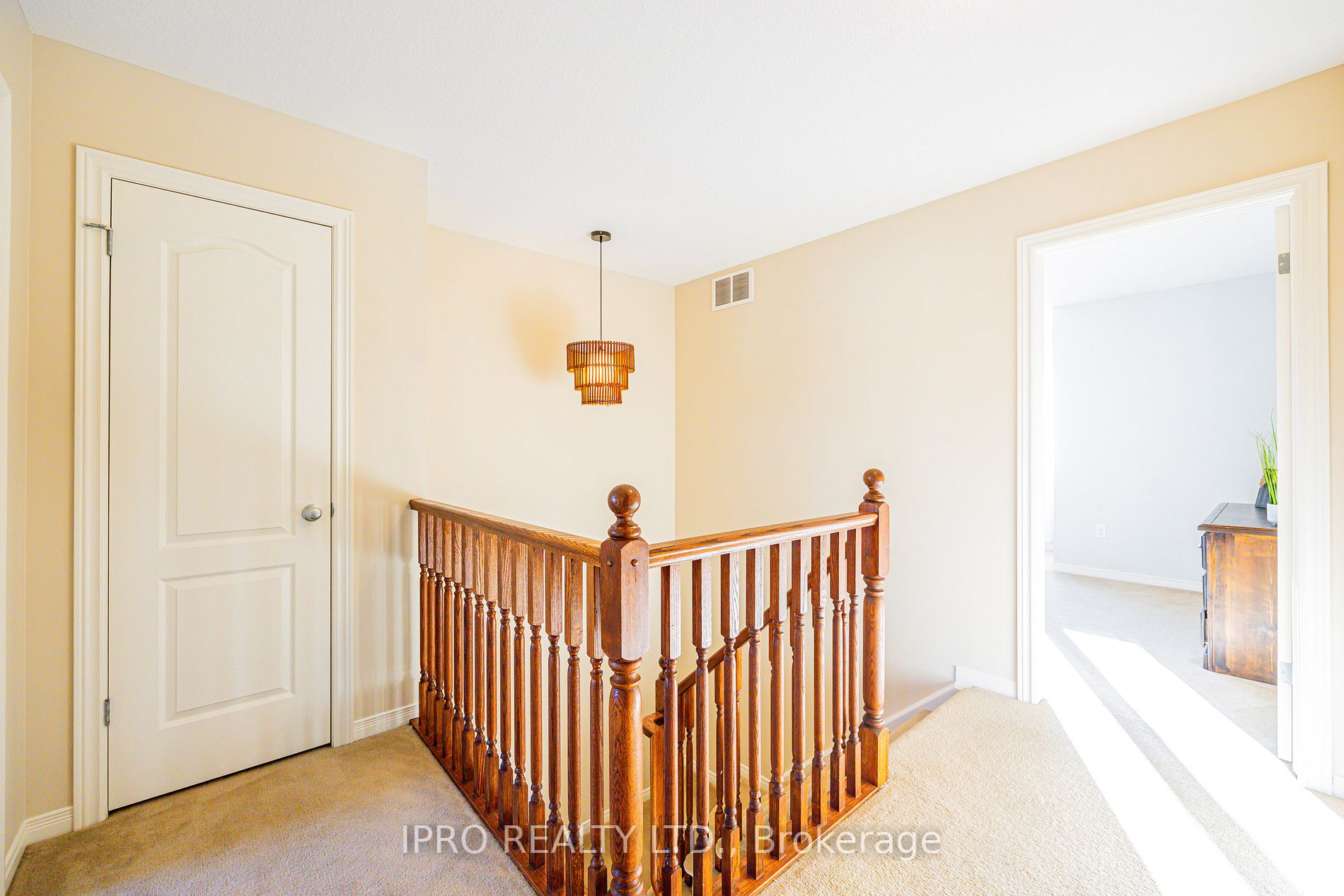 7 Aiken Cres
