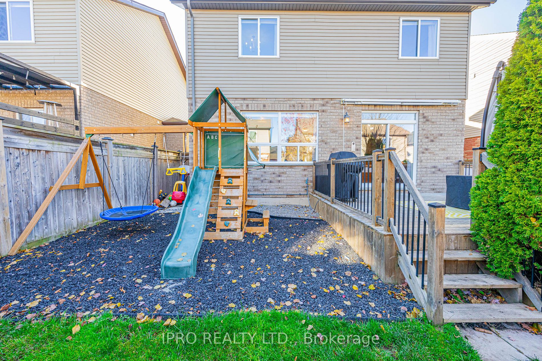 7 Aiken Cres