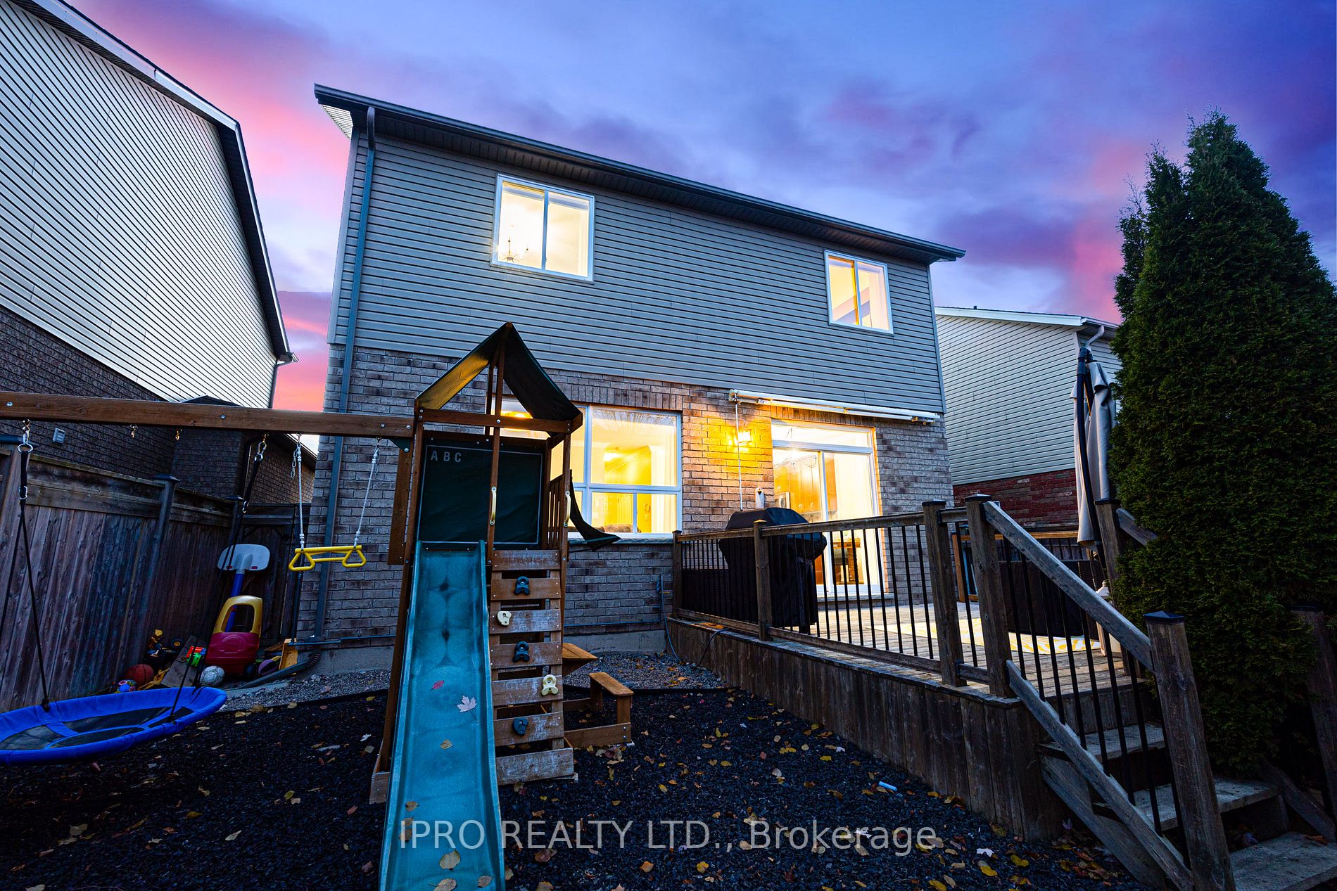 7 Aiken Cres
