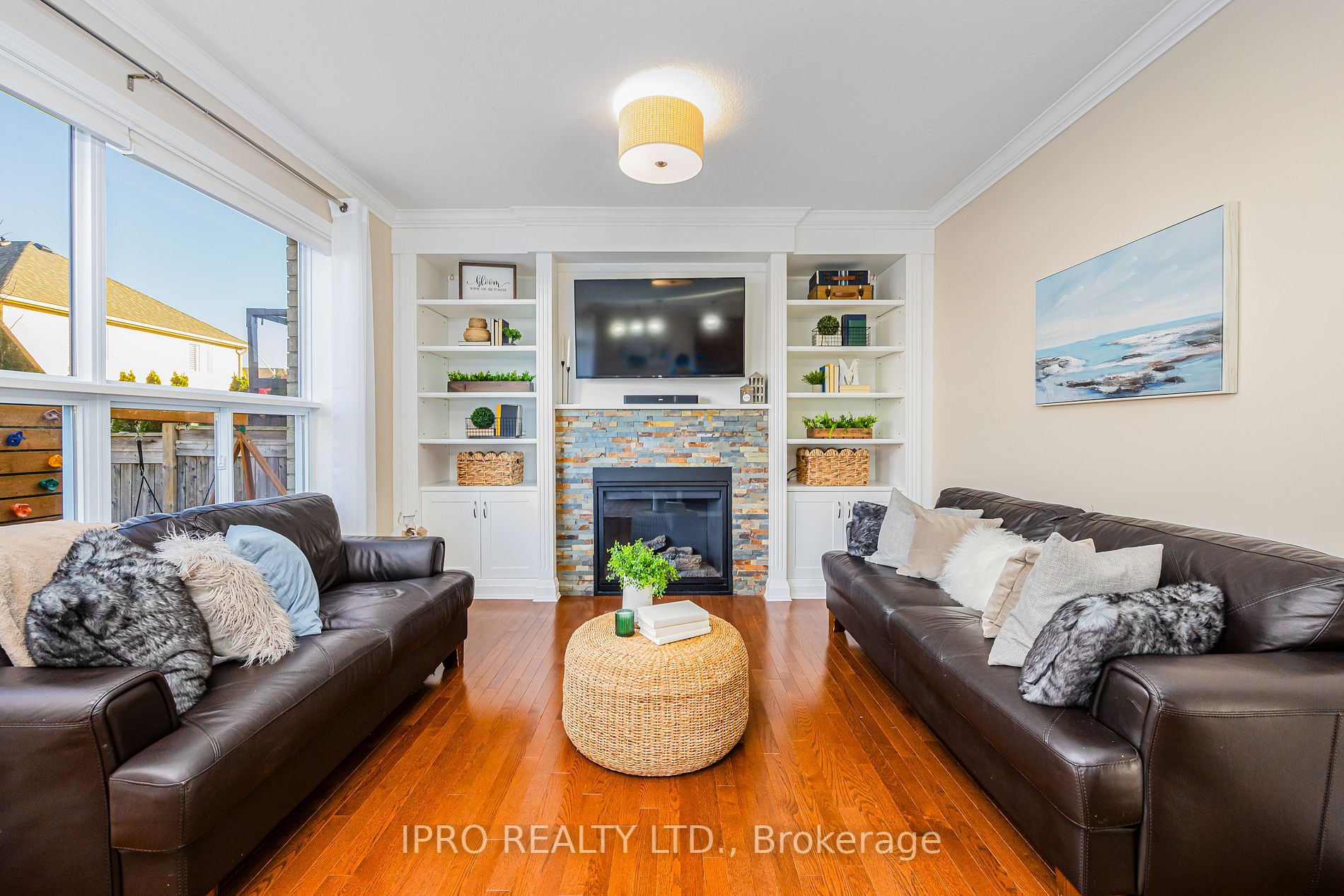 7 Aiken Cres
