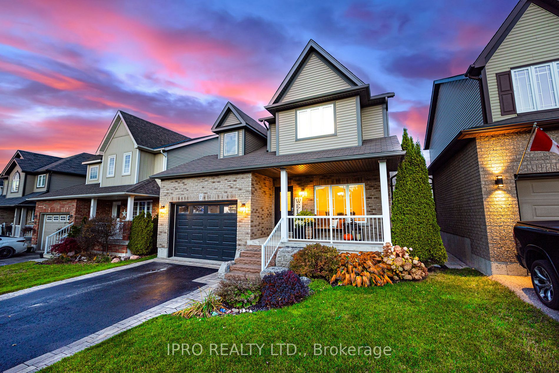 7 Aiken Cres