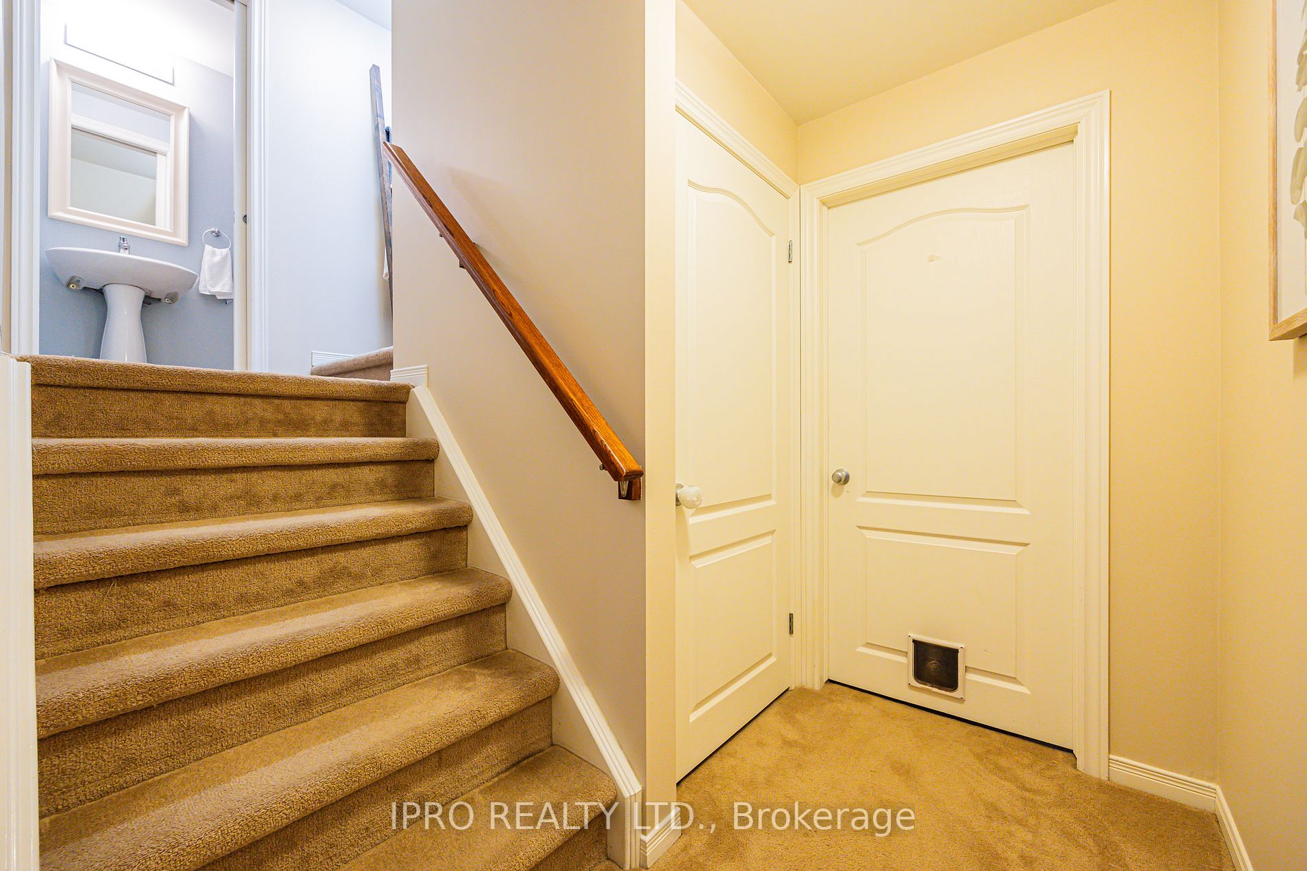 7 Aiken Cres
