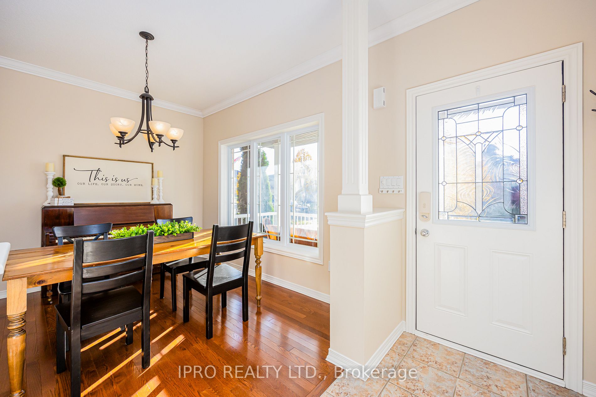 7 Aiken Cres