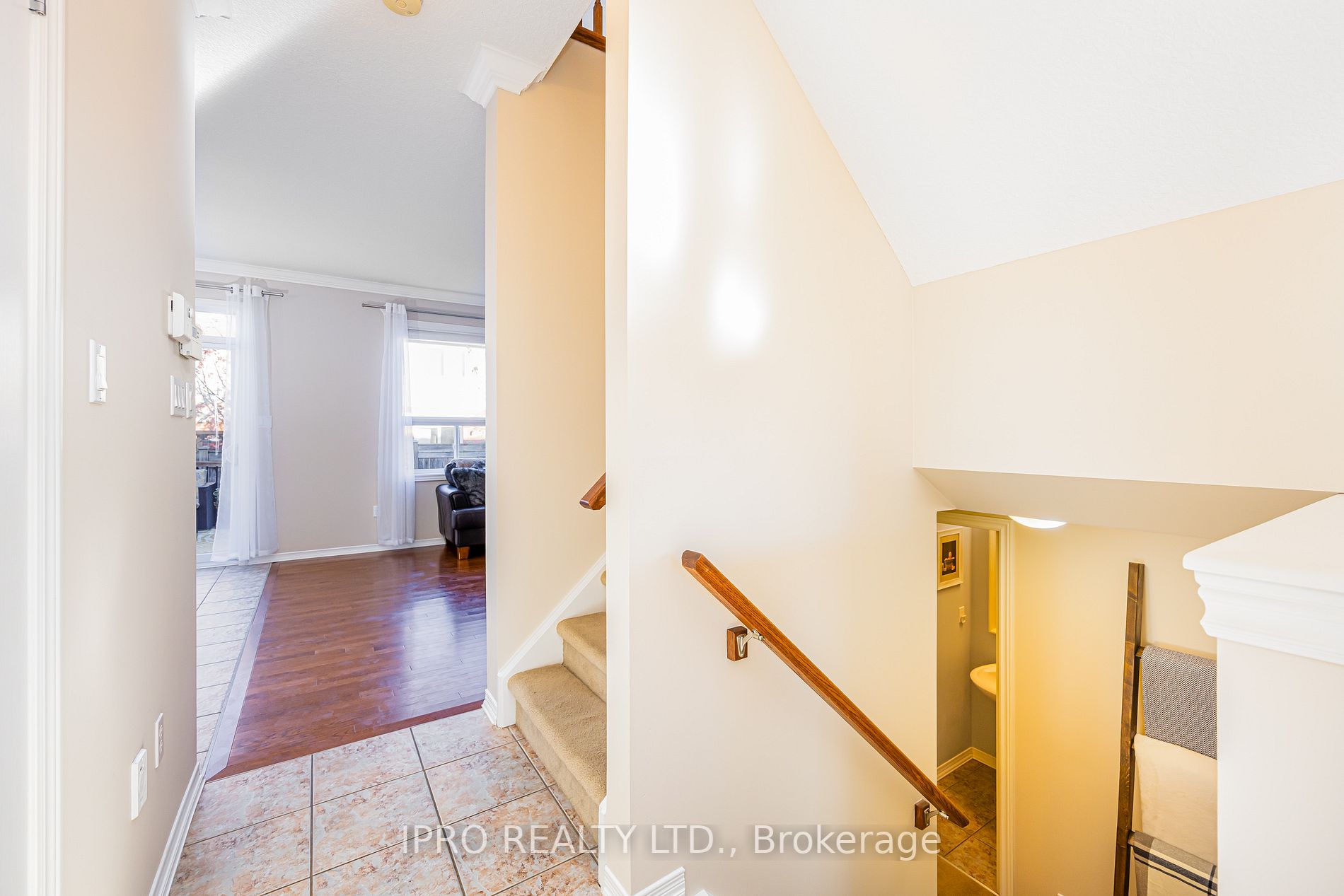7 Aiken Cres