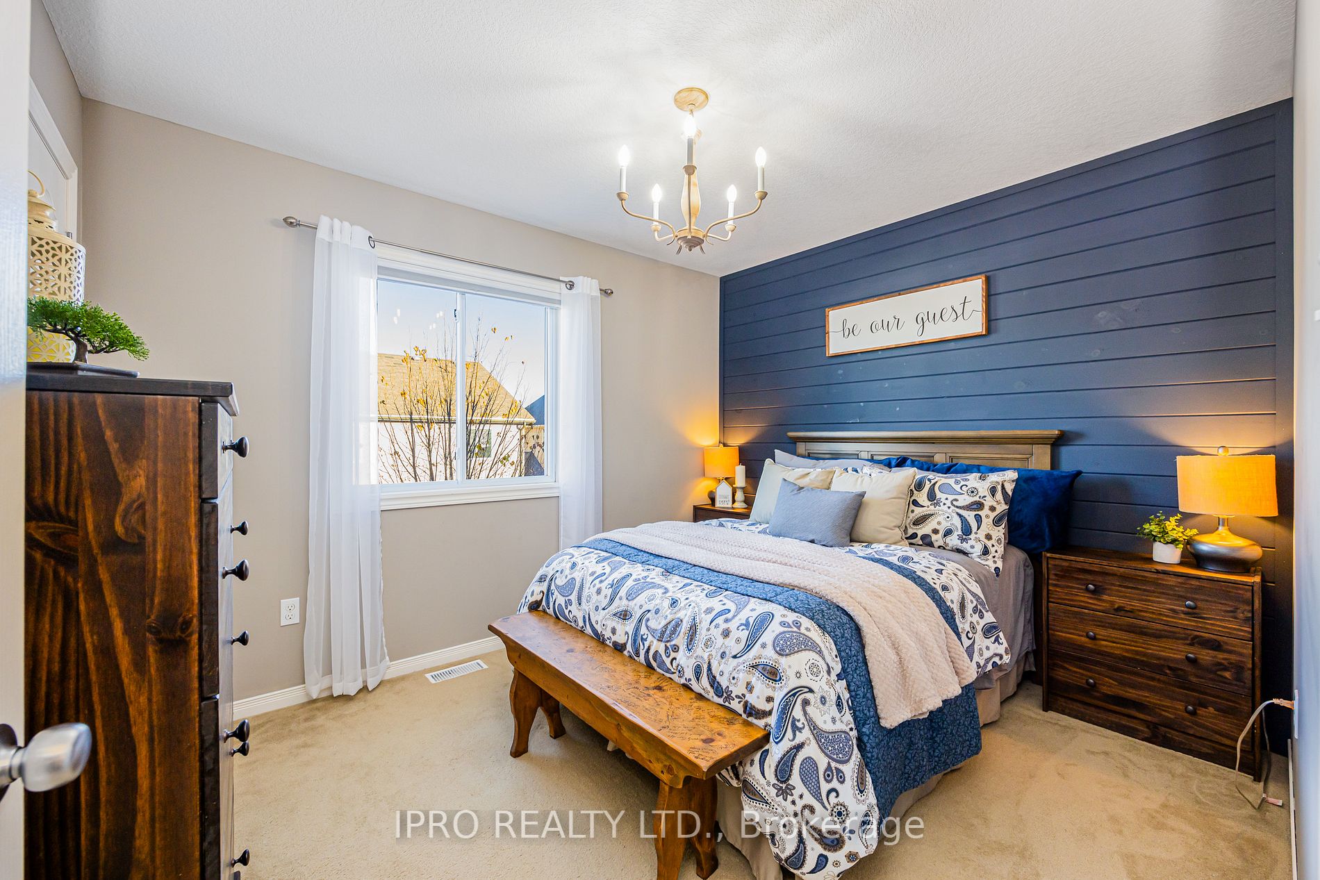 7 Aiken Cres