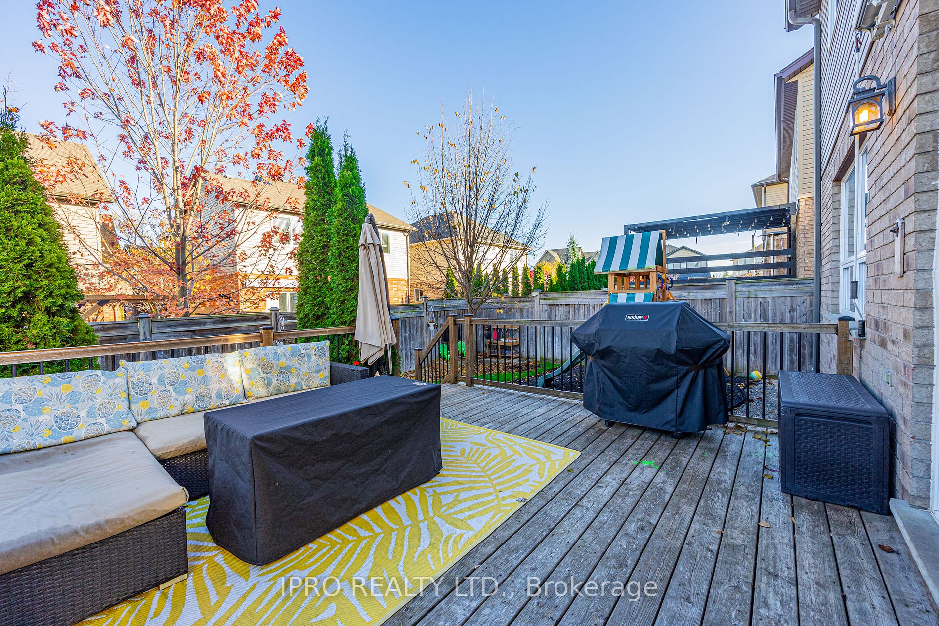 7 Aiken Cres