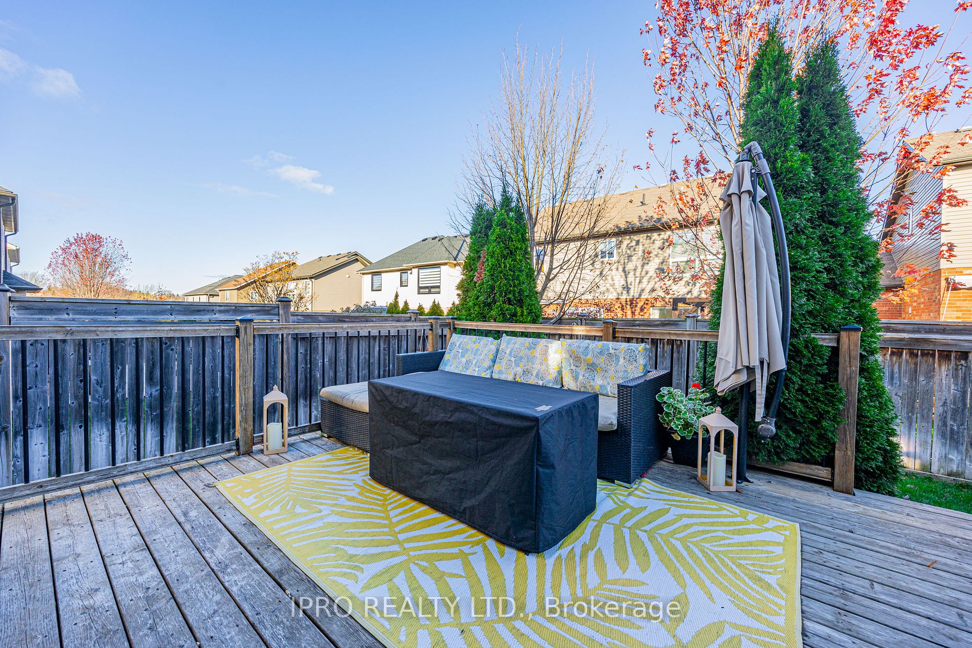 7 Aiken Cres