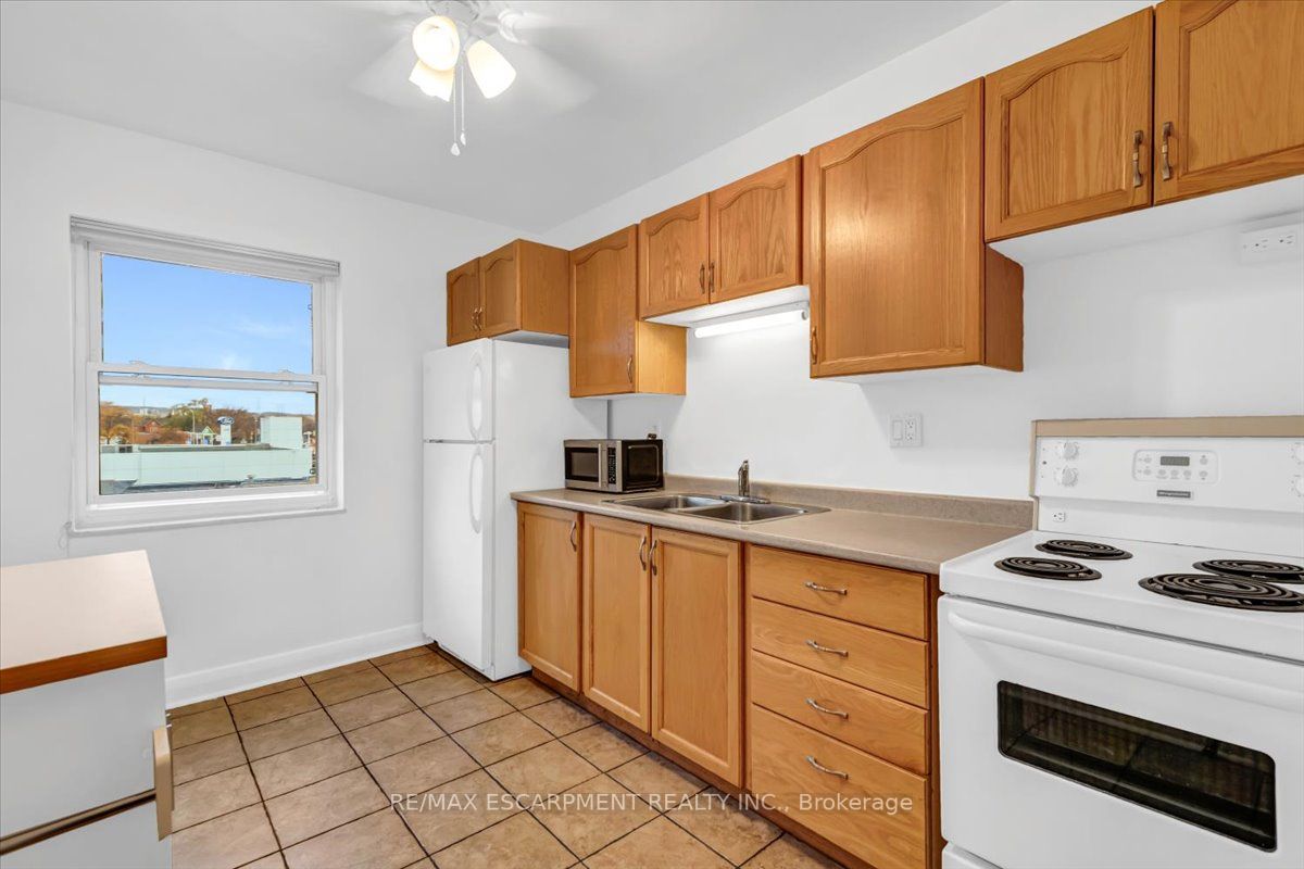 824 Brant St, #22