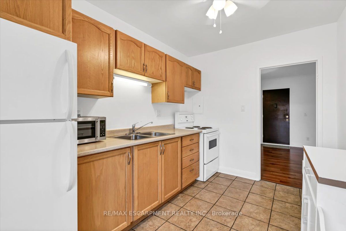 824 Brant St, #22