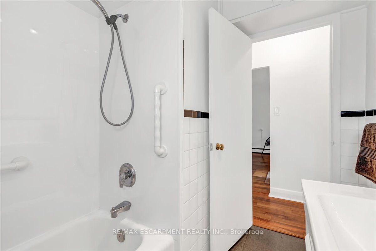 824 Brant St, #22