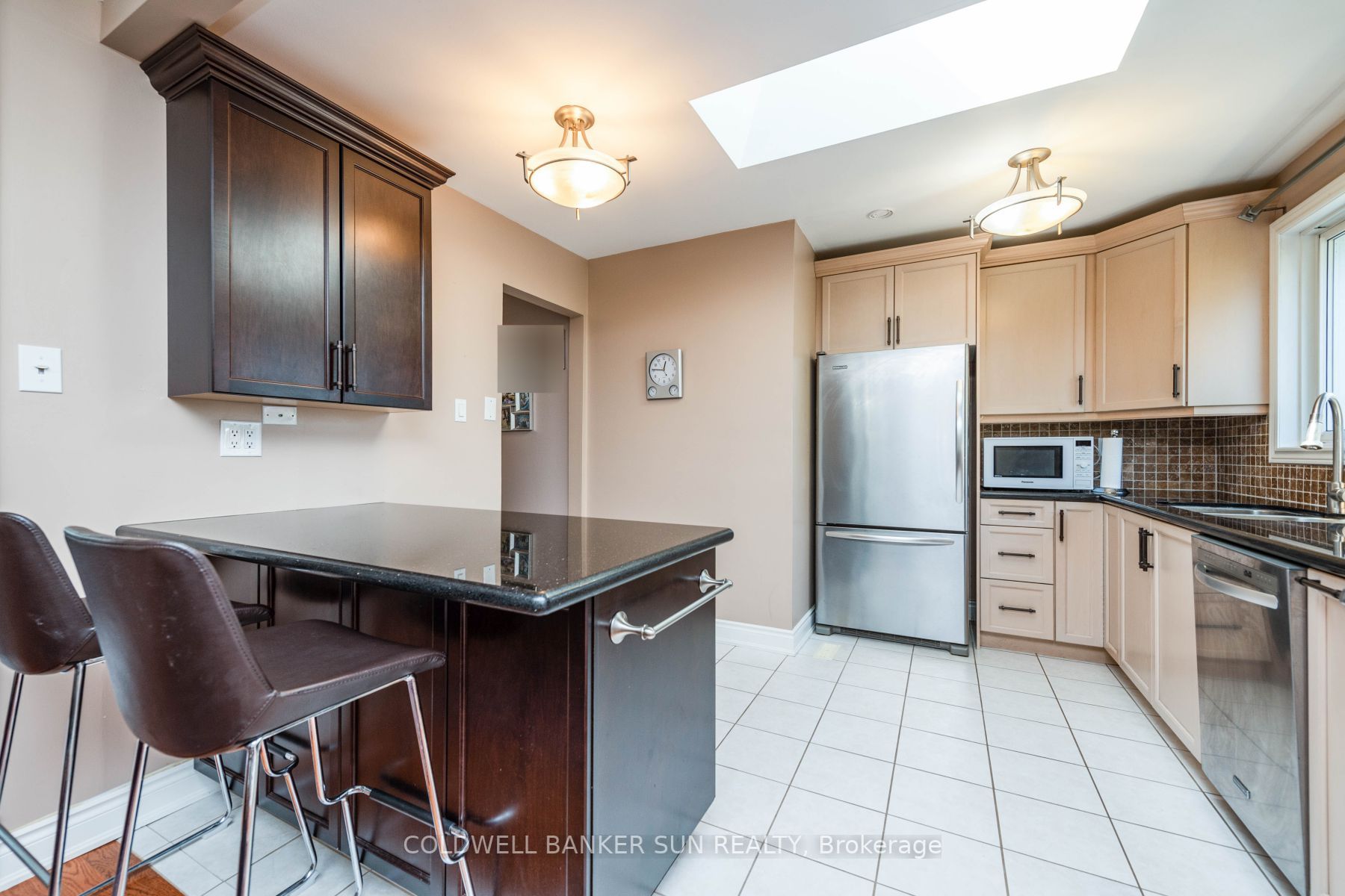 2483 Yarmouth Cres
