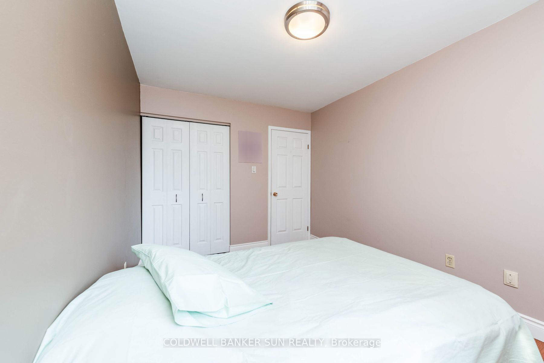 2483 Yarmouth Cres