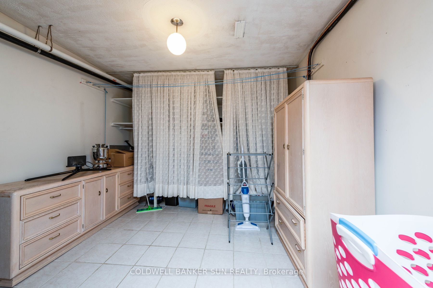 2483 Yarmouth Cres
