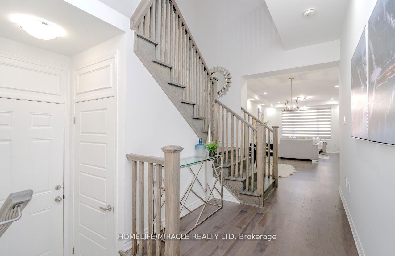 989 Logan Dr