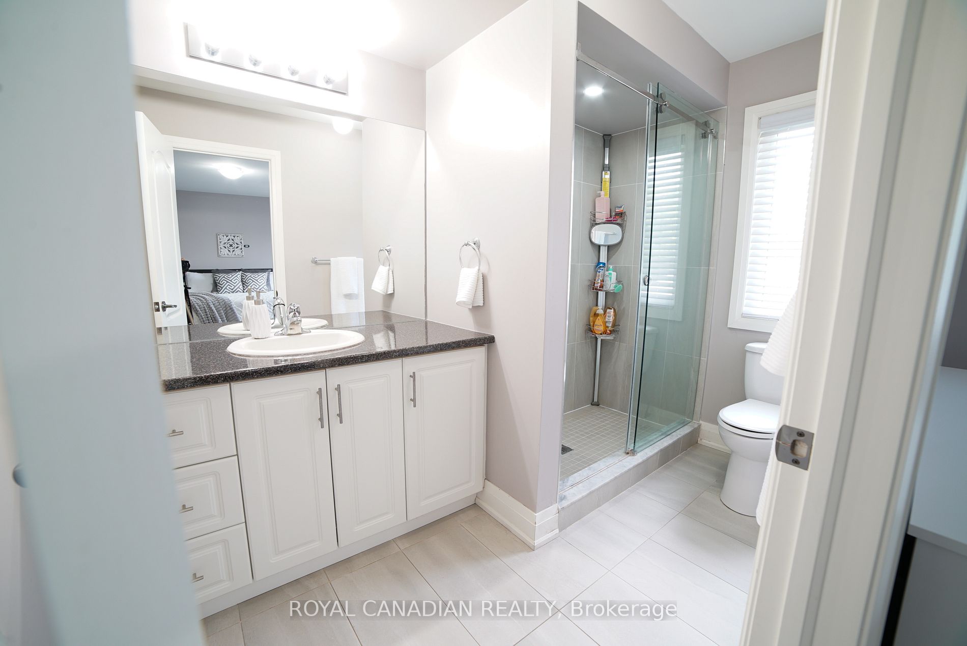 1F Chisholm St E